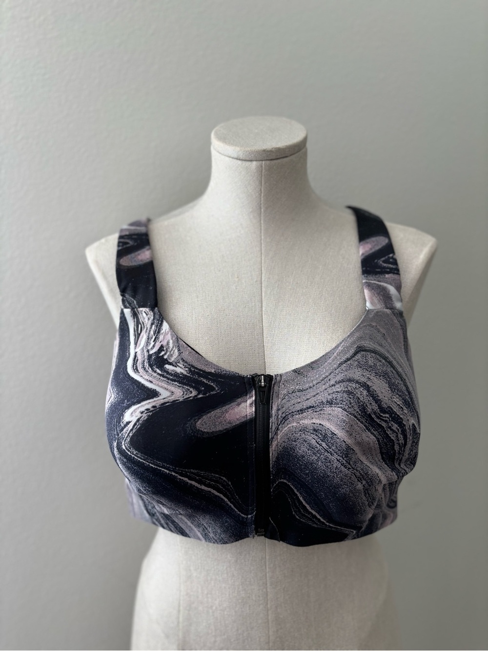 Victoria's Secret Black and Gray Swirl Knockout Sports Bra sz 38DDD